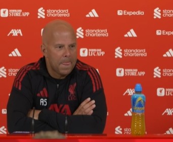 斯洛特谈基耶萨落选欧冠名单：他不满但是理解，这些天很努力训练